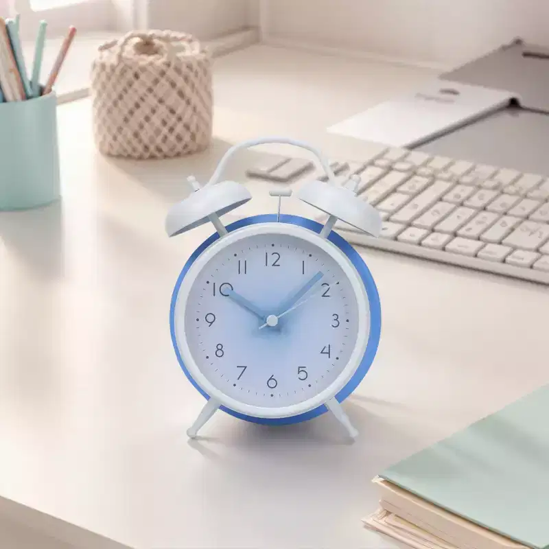 REGALWOVEN Metal Battery Powered Gradient Color Design Silent Non-Ticking Alarm Clock 4.6L x 2.2W x 6.3H 1 Pc