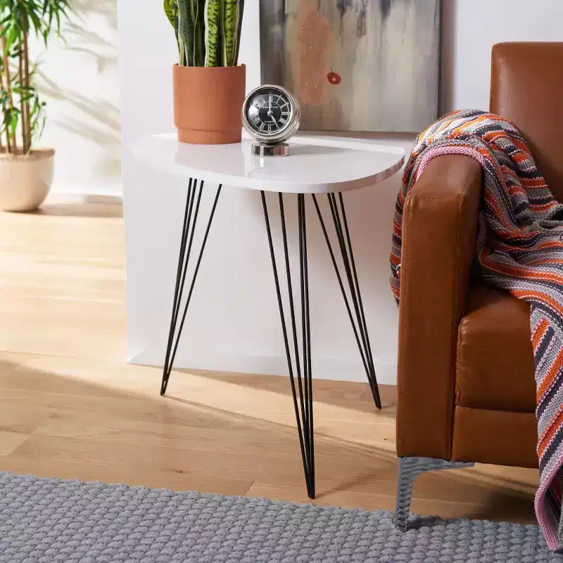Wynton End Table �C White/Black